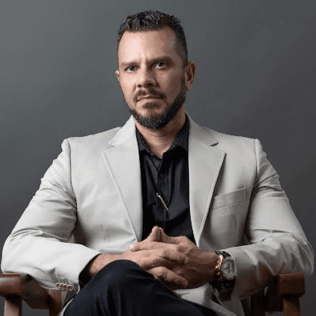 Dr. Cristiano Herrera